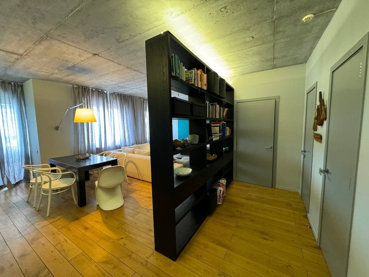 Spacious Apartment with Panoramic Windows in Central Location