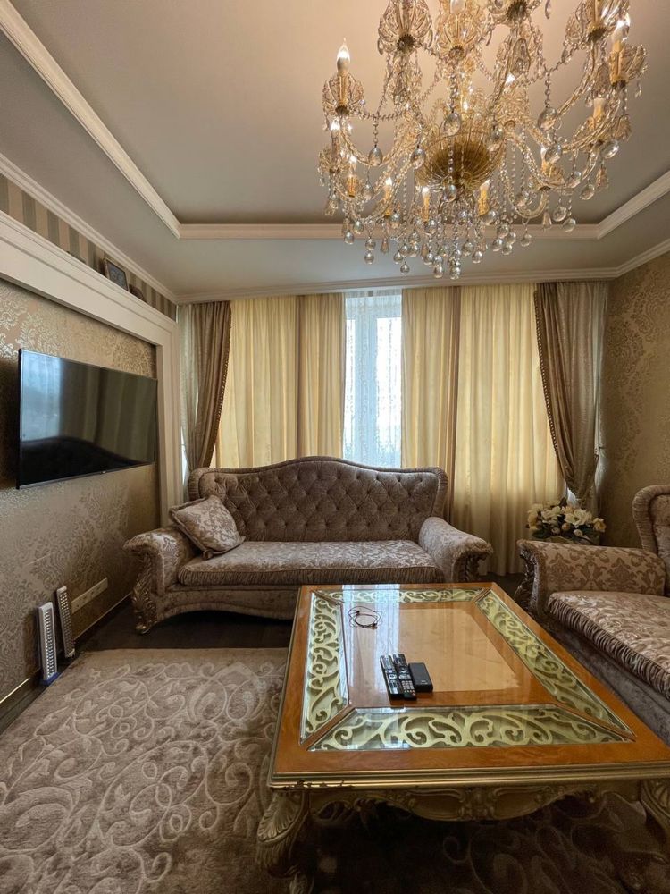 Luxury 2-bedroom apartment with designer renovation in elite complex near the sea