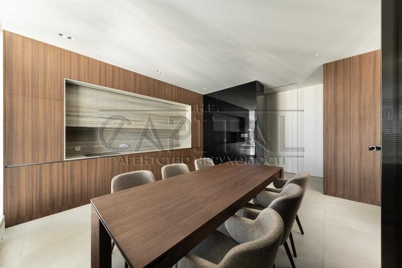 Stylish 3-Bedroom Apartment in Novopecherski Lipki Complex