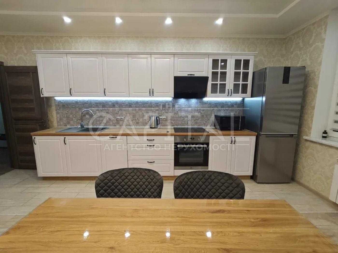 Spacious 3-Room Apartment with Lake View near Metro