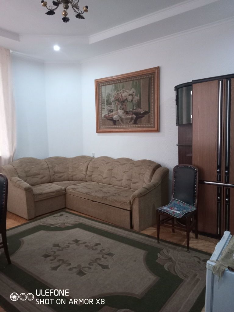 Two-bedroom apartment with garage in Chernivtsi