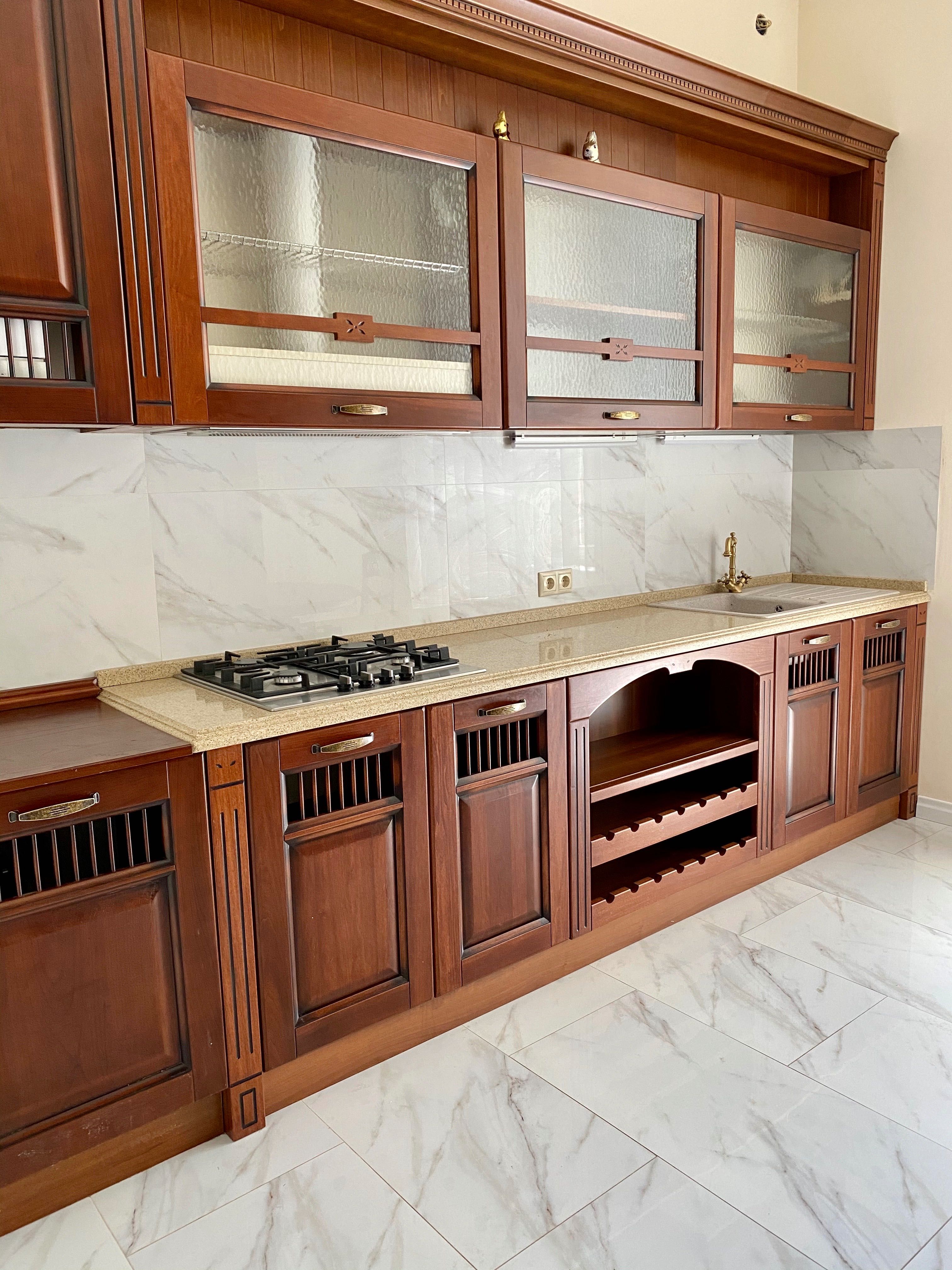 Spacious 3-Bedroom Apartment with Fireplace Near Parks