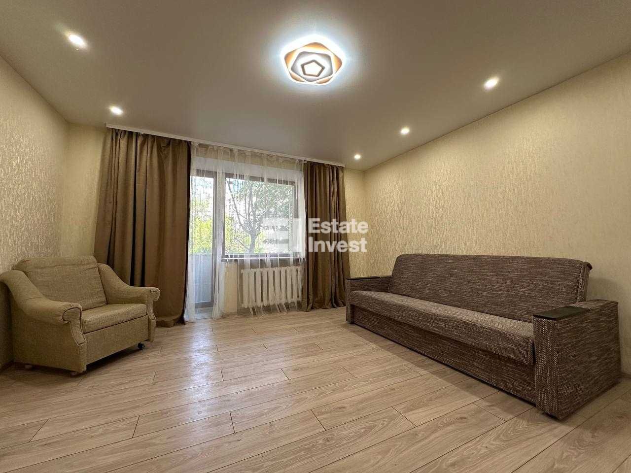 3-Room Apartment with New Renovation on Derevyanka Street
