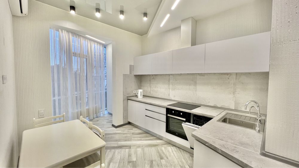 Modern 2-Bedroom Apartment Near Beach with Security