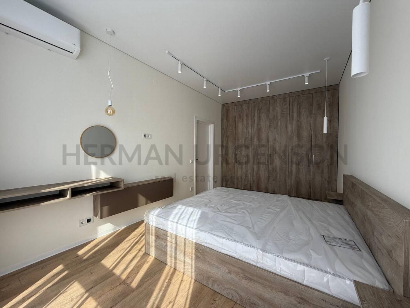 Spacious 1-Bedroom Apartment in Quadrat Complex with Modern Amenities