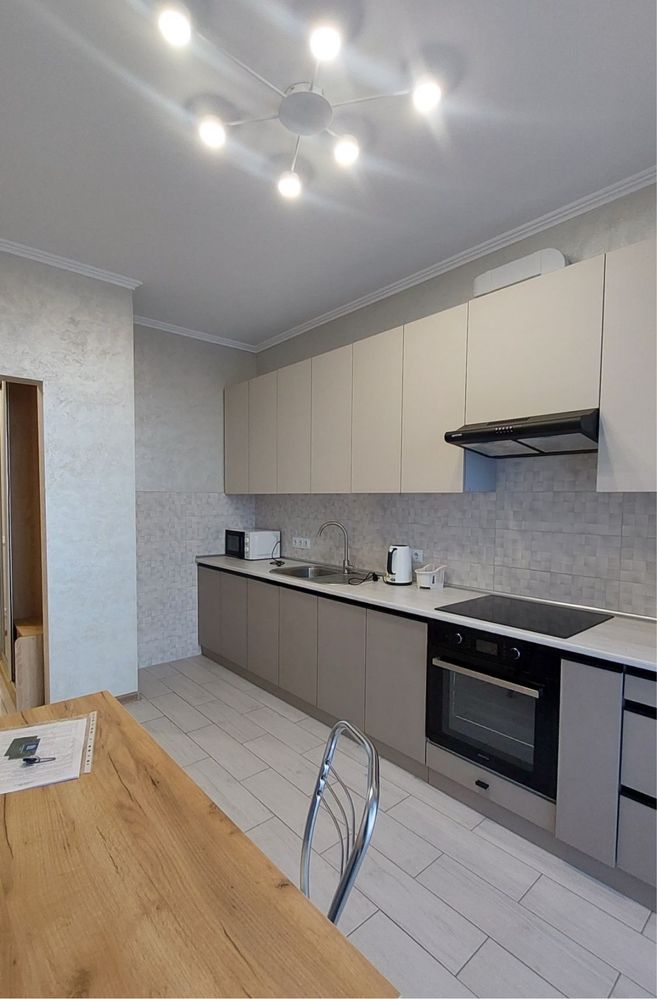 Modern One-Bedroom Apartment in Park Land Complex