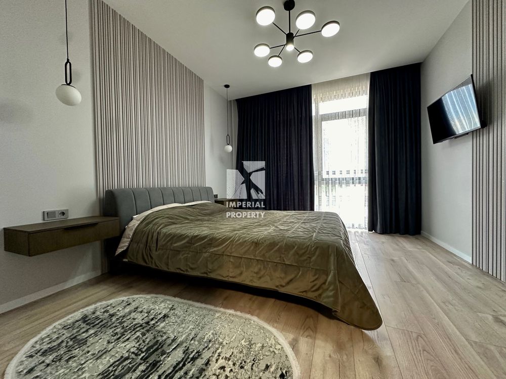 2-Room Apartment in Residents Park with Designer Renovation