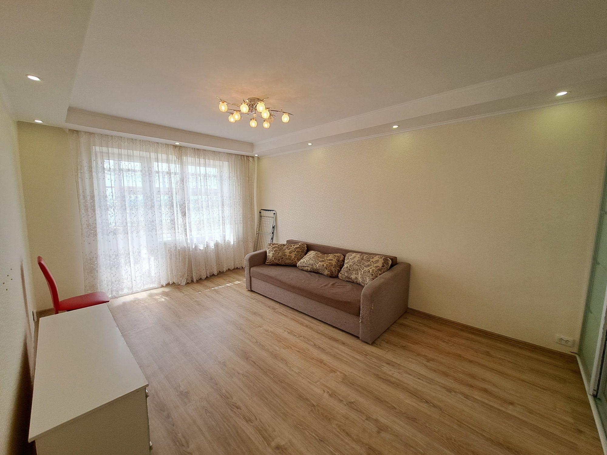 Modern 2-Room Apartment with Renovated Kitchen