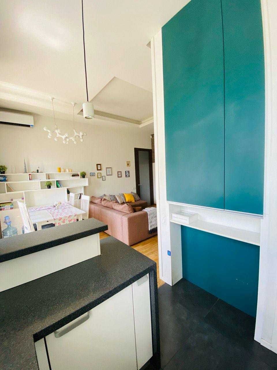 3-Room Apartment in City Center on Zhylianska Street