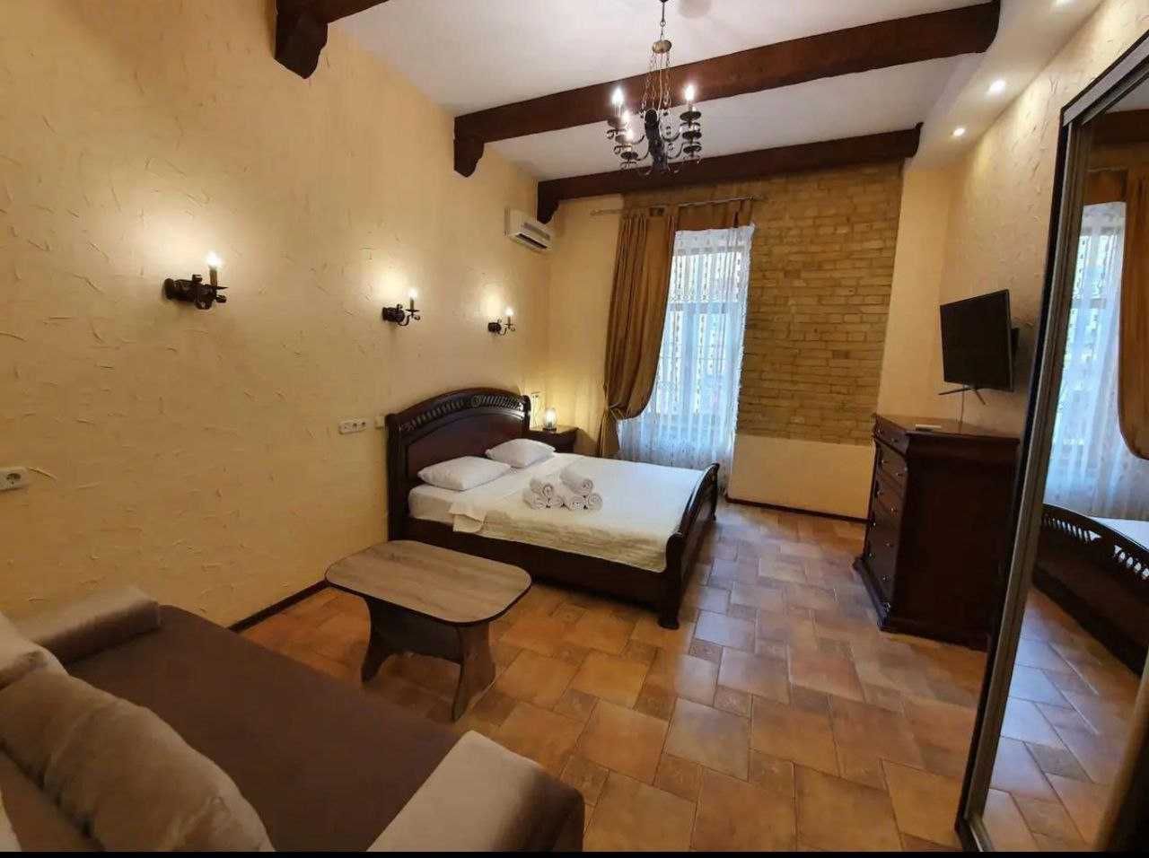 Renovated 2-Bedroom Apartment in Historic Building