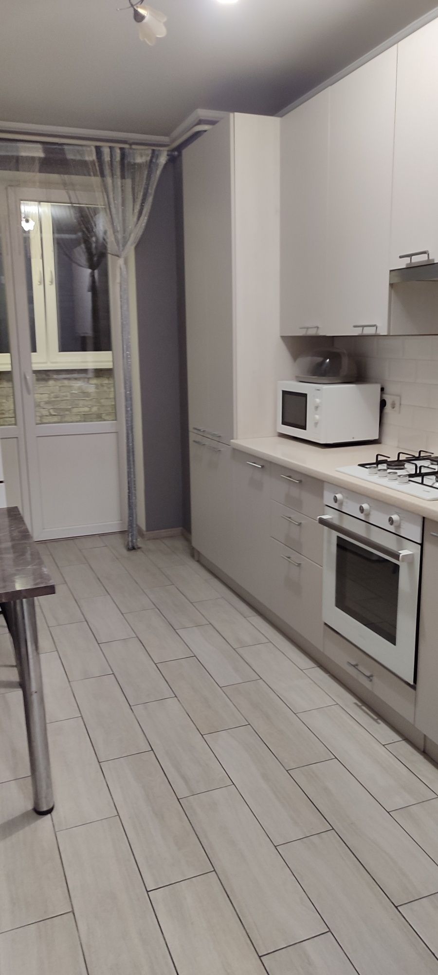 Warm, Bright One-Bedroom Apartment in Sakura Complex