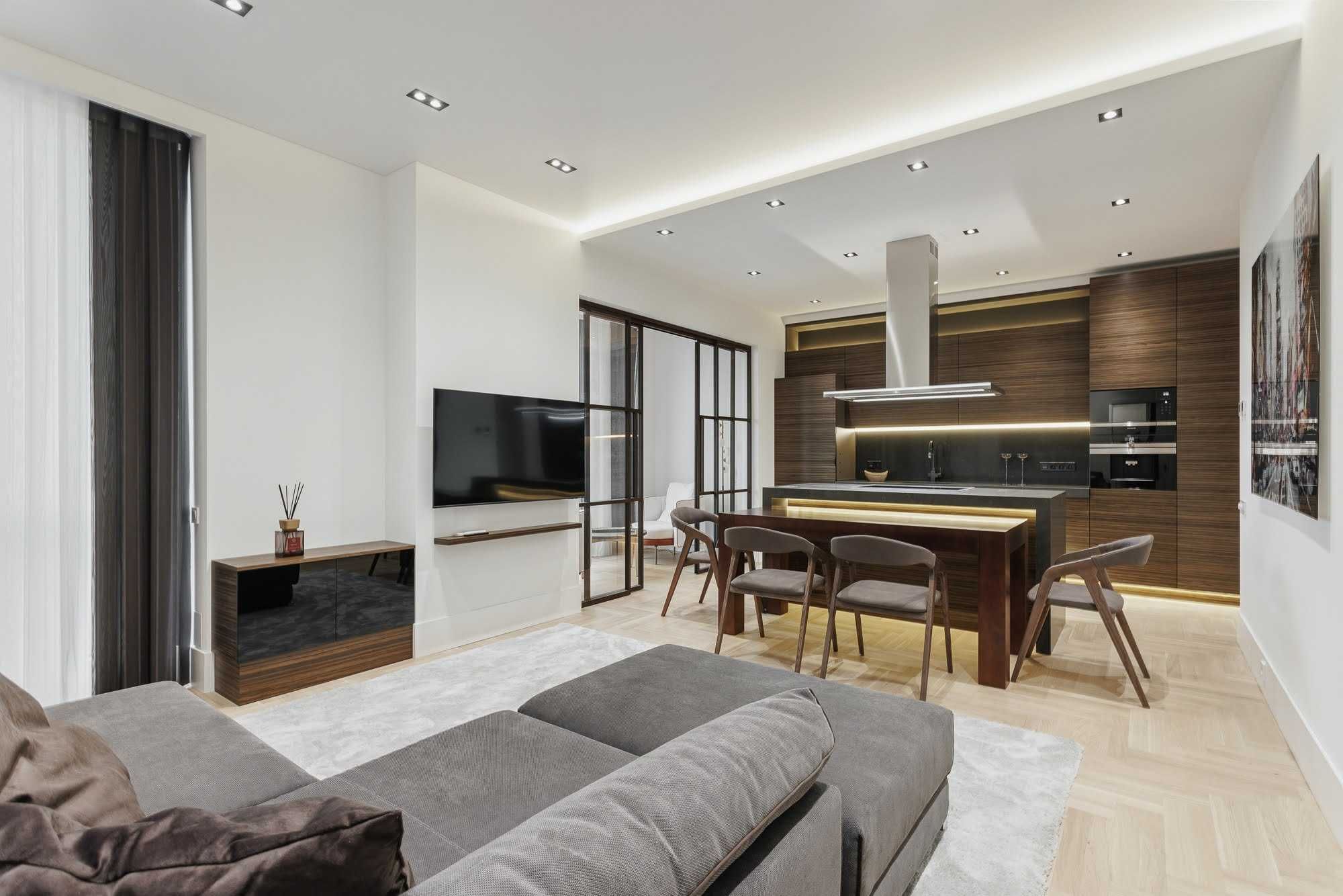 3-Bedroom Apartment in JK Bashnya Chkalov, City Center, Sea View