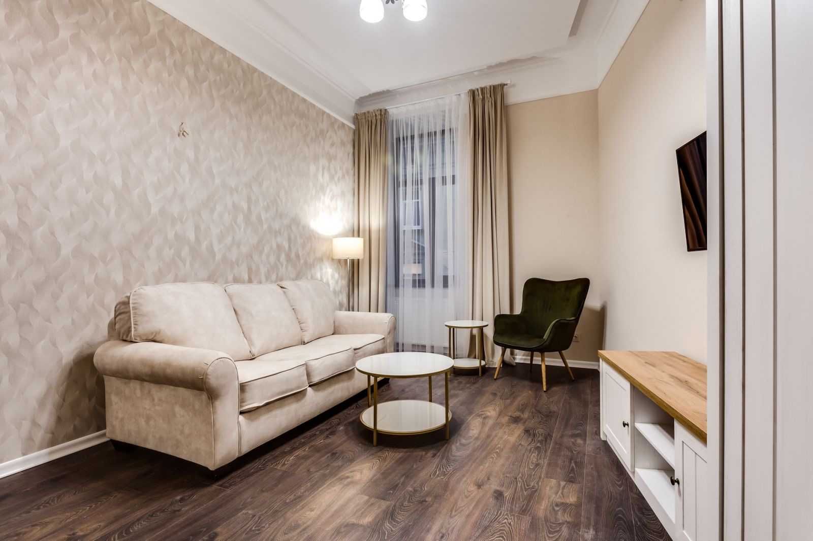Two-room apartment in city center with designer renovation