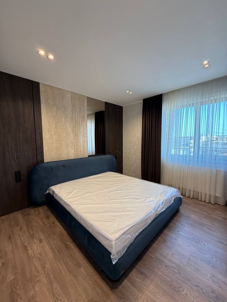 Designer 2-Room Apartment in City Center with Riverside Location
