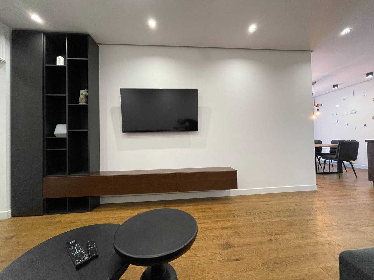 Modern 2-Bedroom Apartment with Studio Kitchen