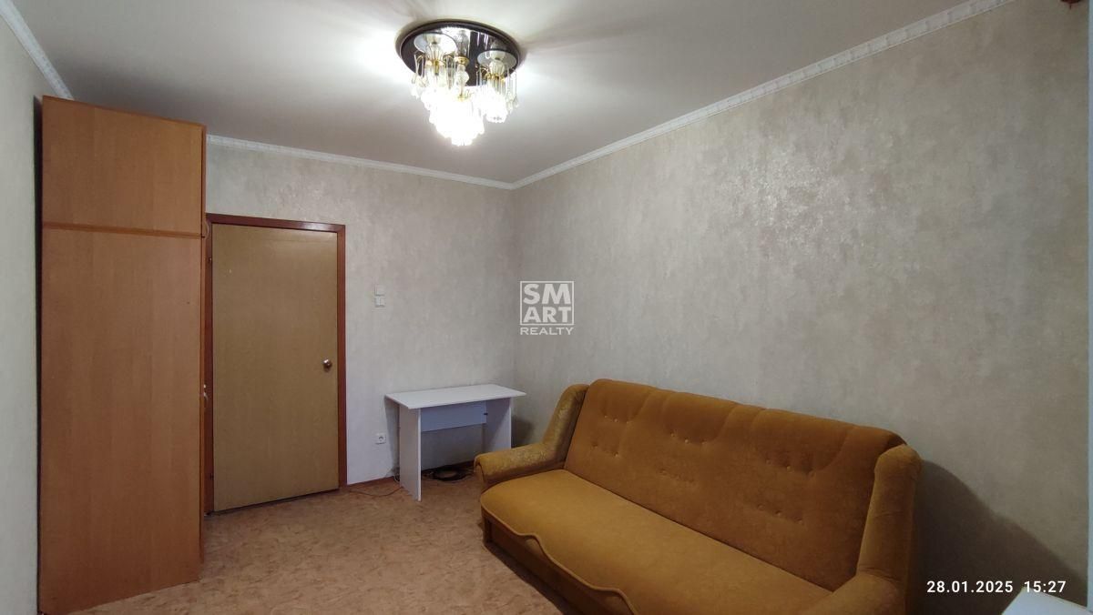 2-Room Apartment on Zdolbunivska Street, Well-Equipped