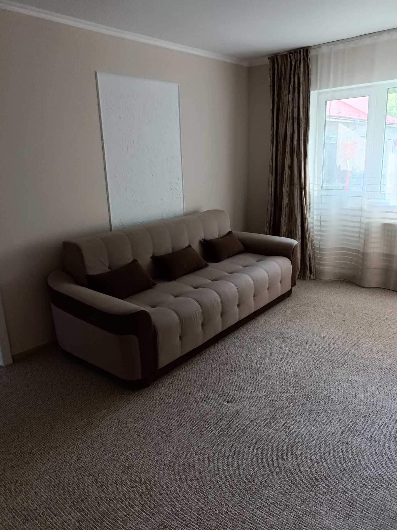 2-Room Apartment on Svobody Avenue near Cathedral