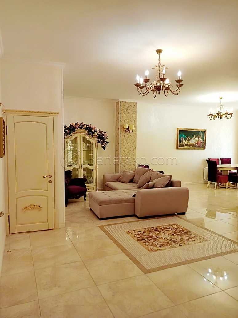 Cozy Two-Bedroom Apartment in Arcadia, Sixth Pearl Complex