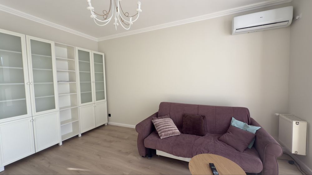Modern 47m² Apartment with Panoramic Windows