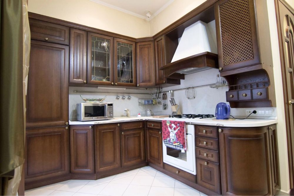 3-Room Apartment on Konovaltsia Street with Euro Renovation
