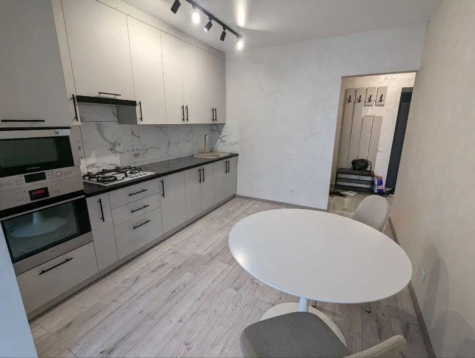 1-Bedroom Apartment in Central Complex Atlant with Modern Renovation