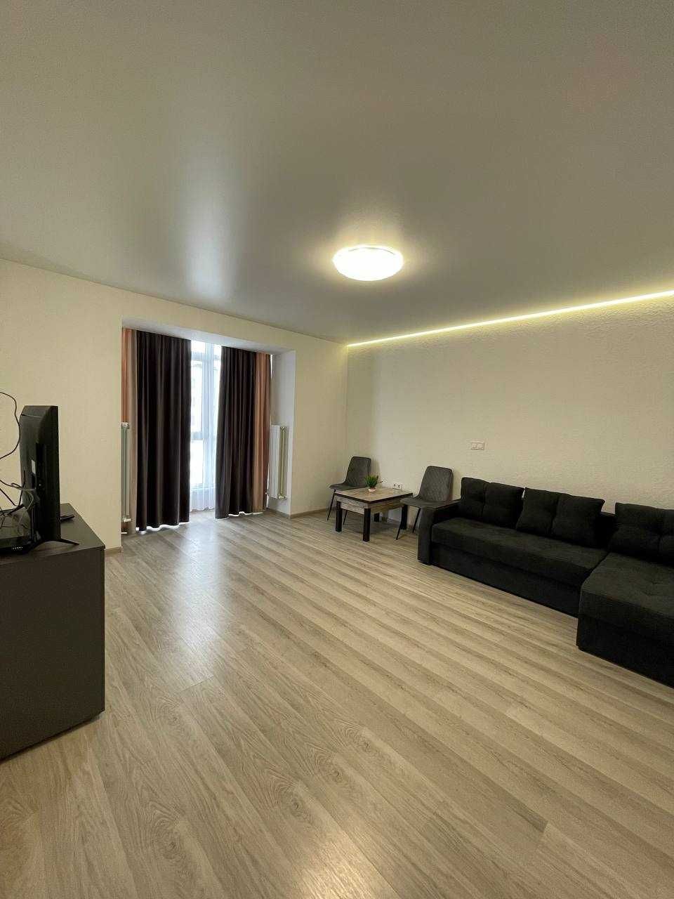 2-Room Apartment in 'Lipki' Residential Complex with Lake Views