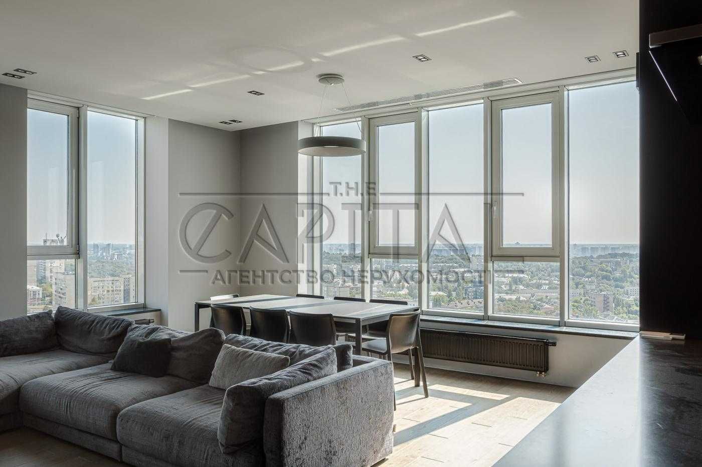 2-Level Panoramic 4-Room Apartment in Richmond Complex