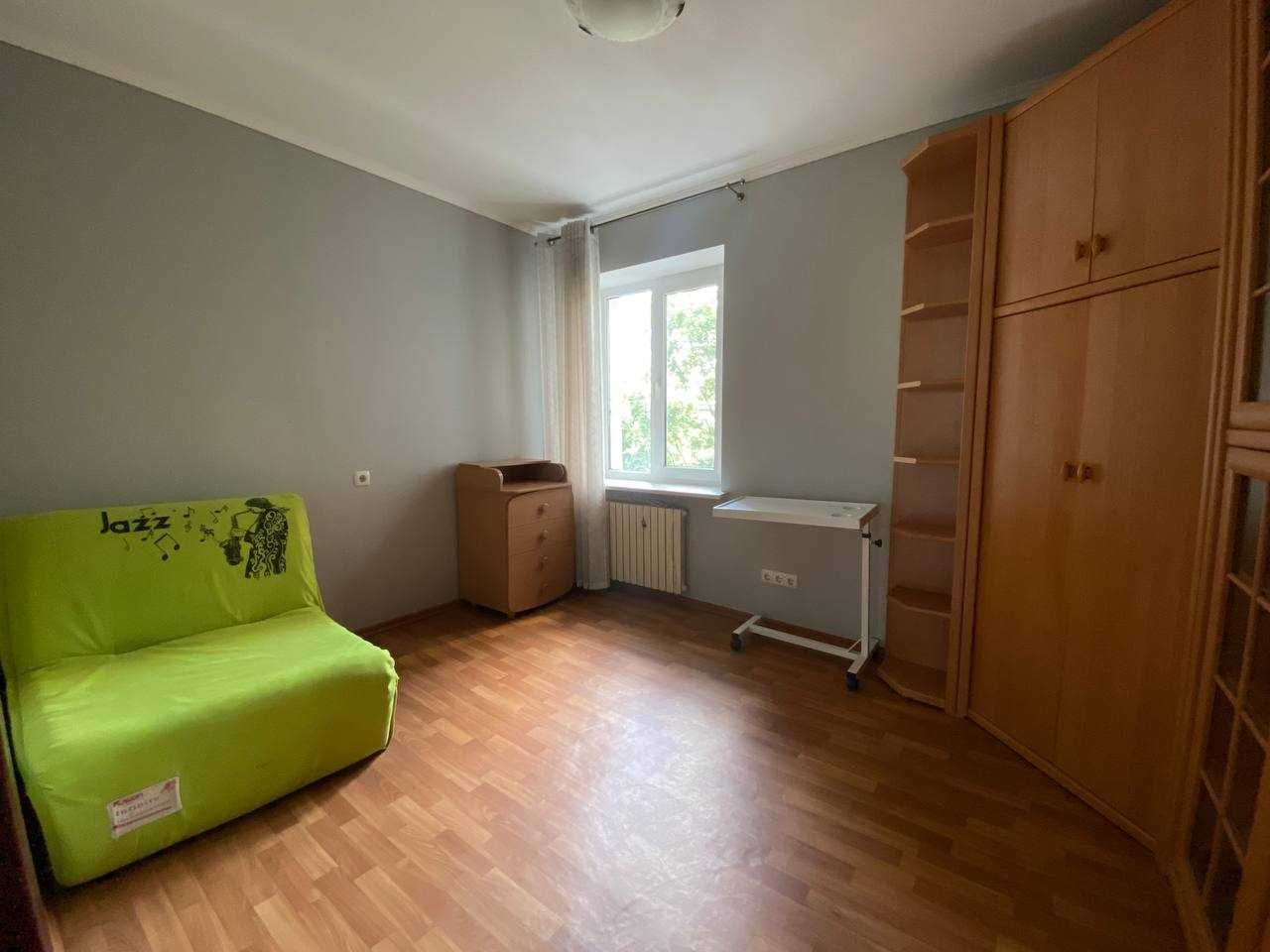 Жеңіс көшесіндегі 3 бөлмелі және жөнделген пәтер