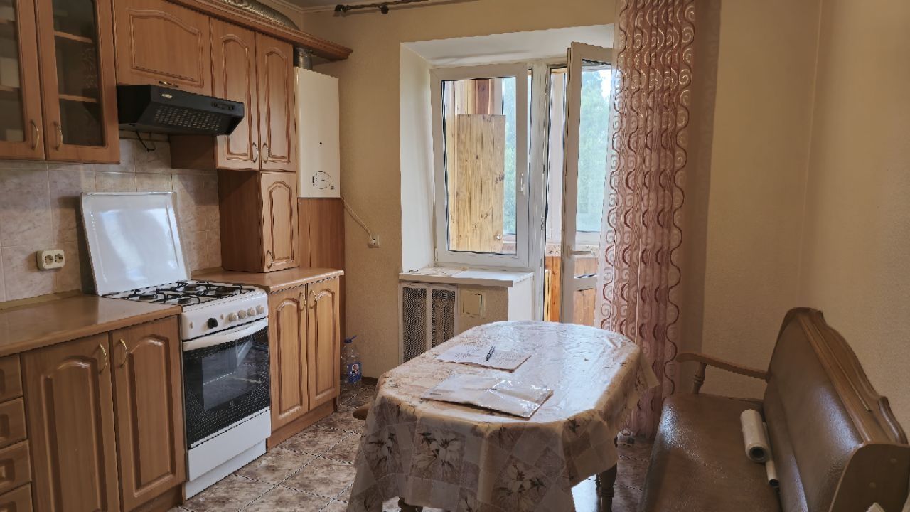 Комфортна квартира з покращеною плануванням та двома балконами