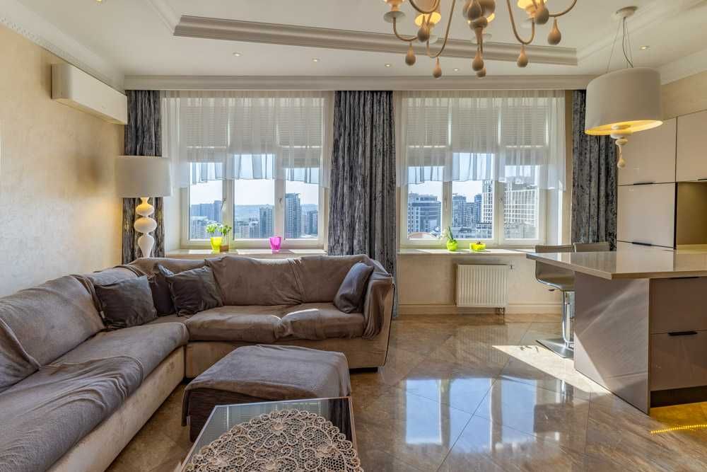 Spacious 3-room apartment in Pechersk district with underground parking