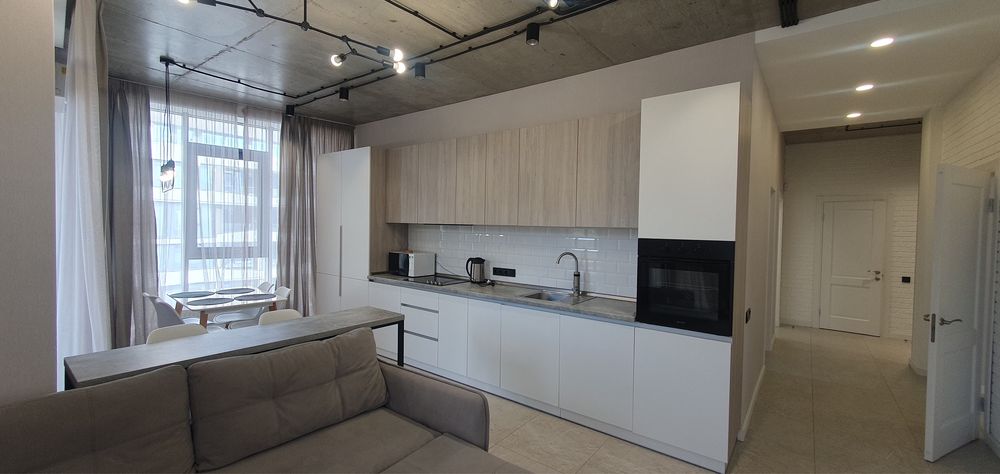 Luxury 3-Bedroom Apartment on Novoselskogo Street