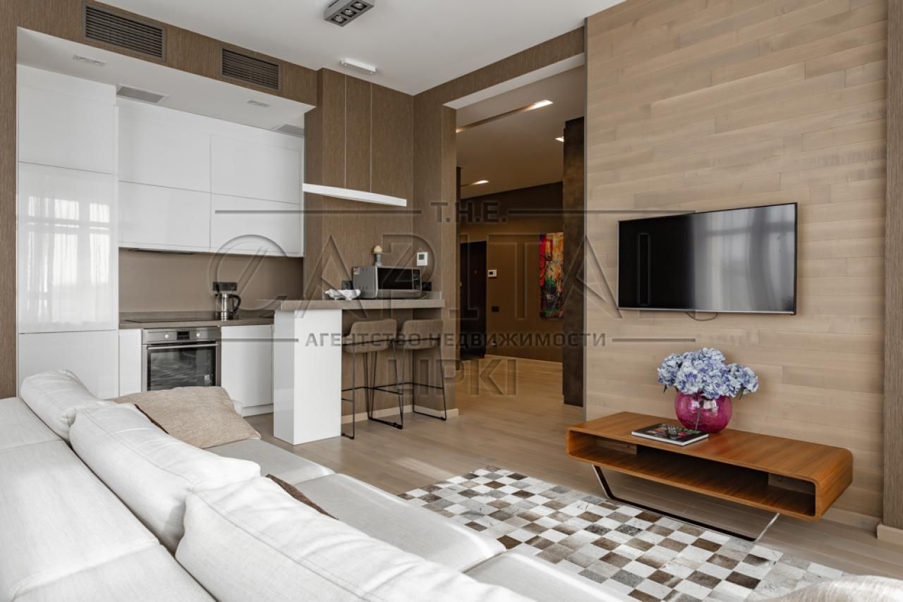 3-Room Designer Apartment in Novopecherski Lipki Complex, Kyiv