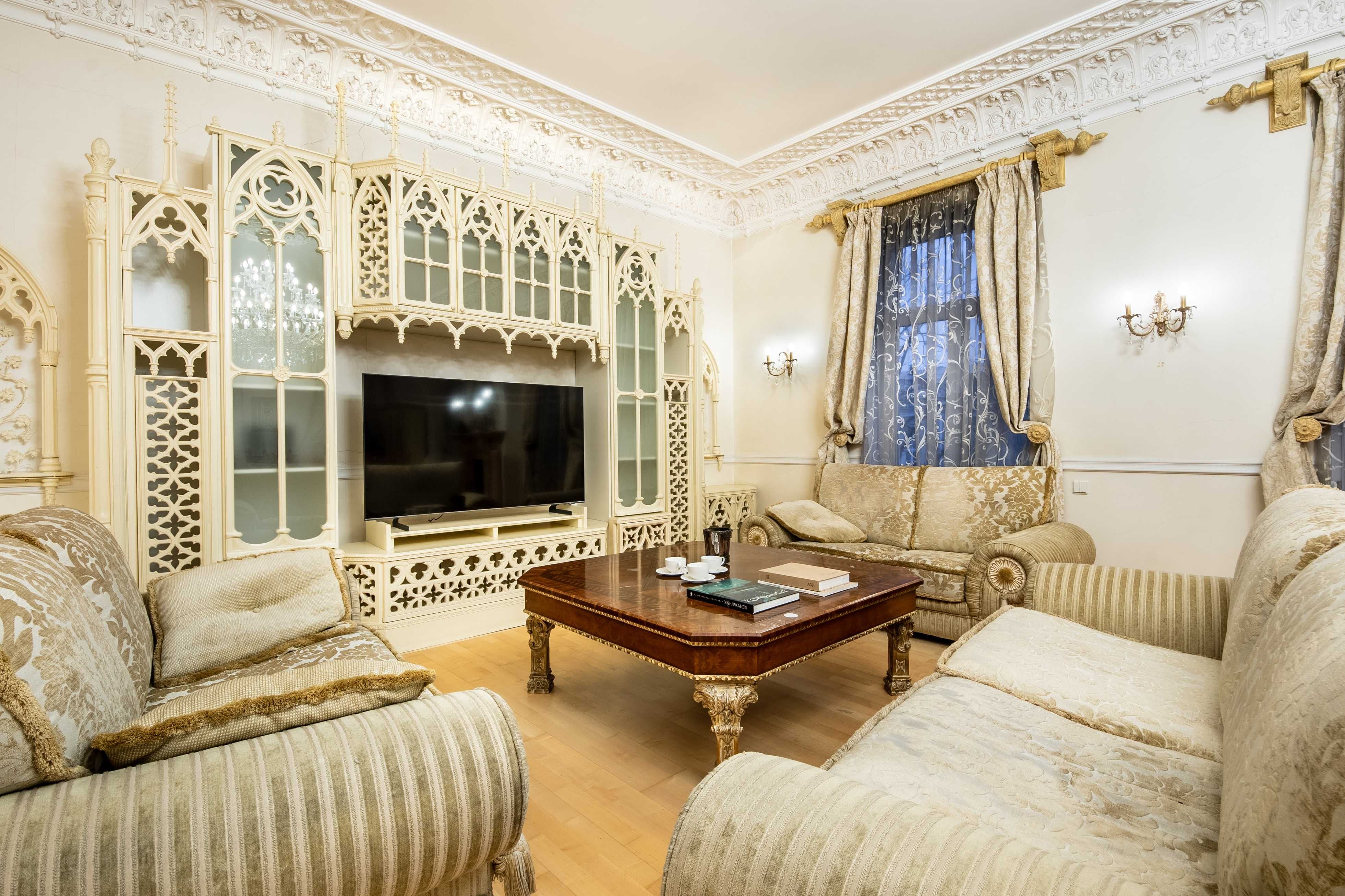 6-Room Apartment in City Center near Shevchenko Park