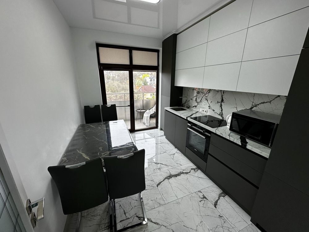 3-Room Apartment in Green Land Complex with Designer Renovation