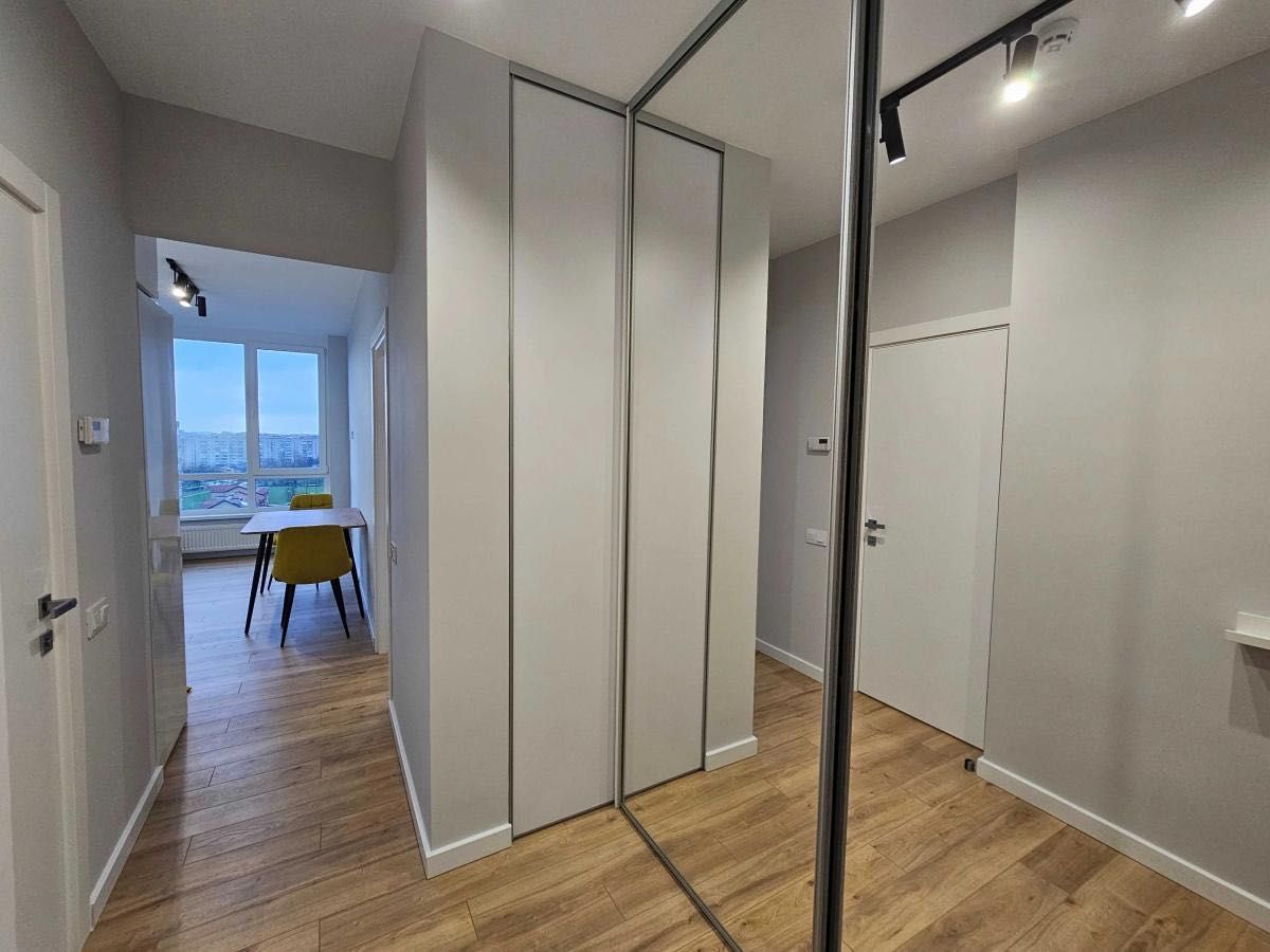 Stylish 1-Bedroom Apartment in Lincoln Complex with Modern Amenities