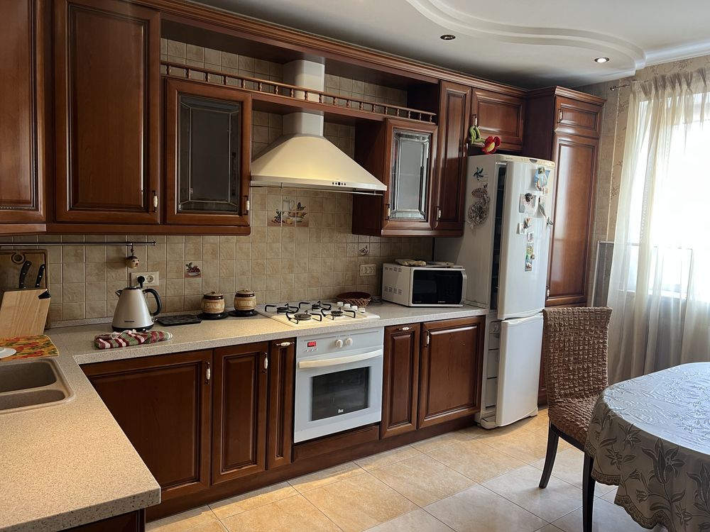 3-Room Apartment in Syniya Ptitsa Complex, First Floor, Fully Equipped