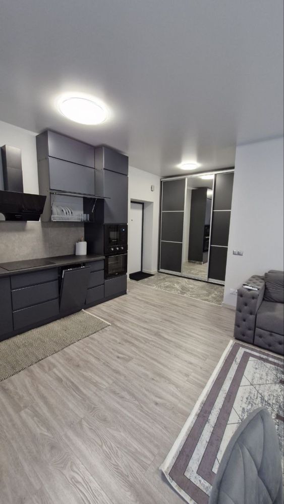 Modern 2-Bedroom Apartment with Designer Kitchen-Studio