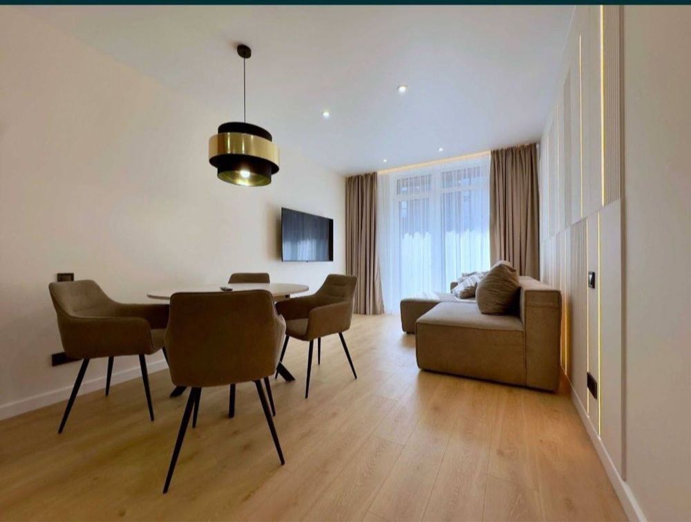 2-Bedroom Apartment in Avalon Yard Complex with Designer Renovation