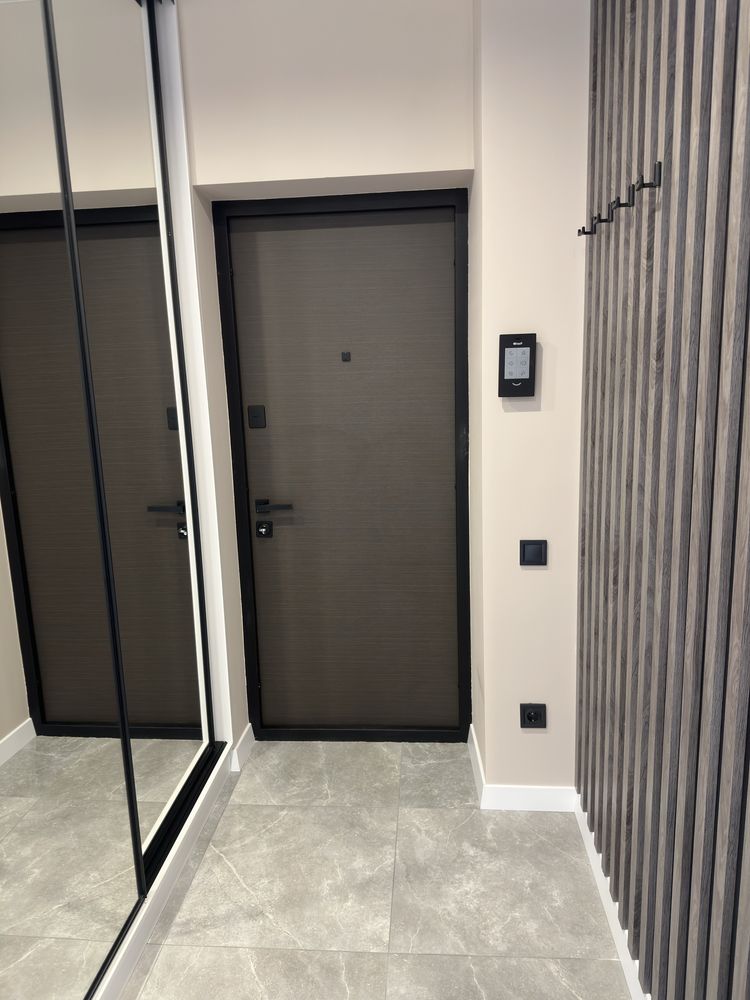 Spacious Apartment with Panoramic Park View