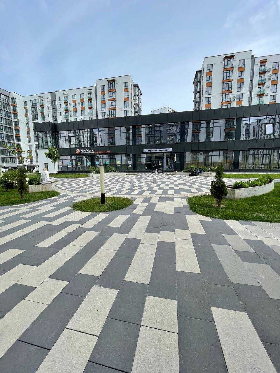 2-Room Apartment in 'Lipki' Residential Complex with Lake Views