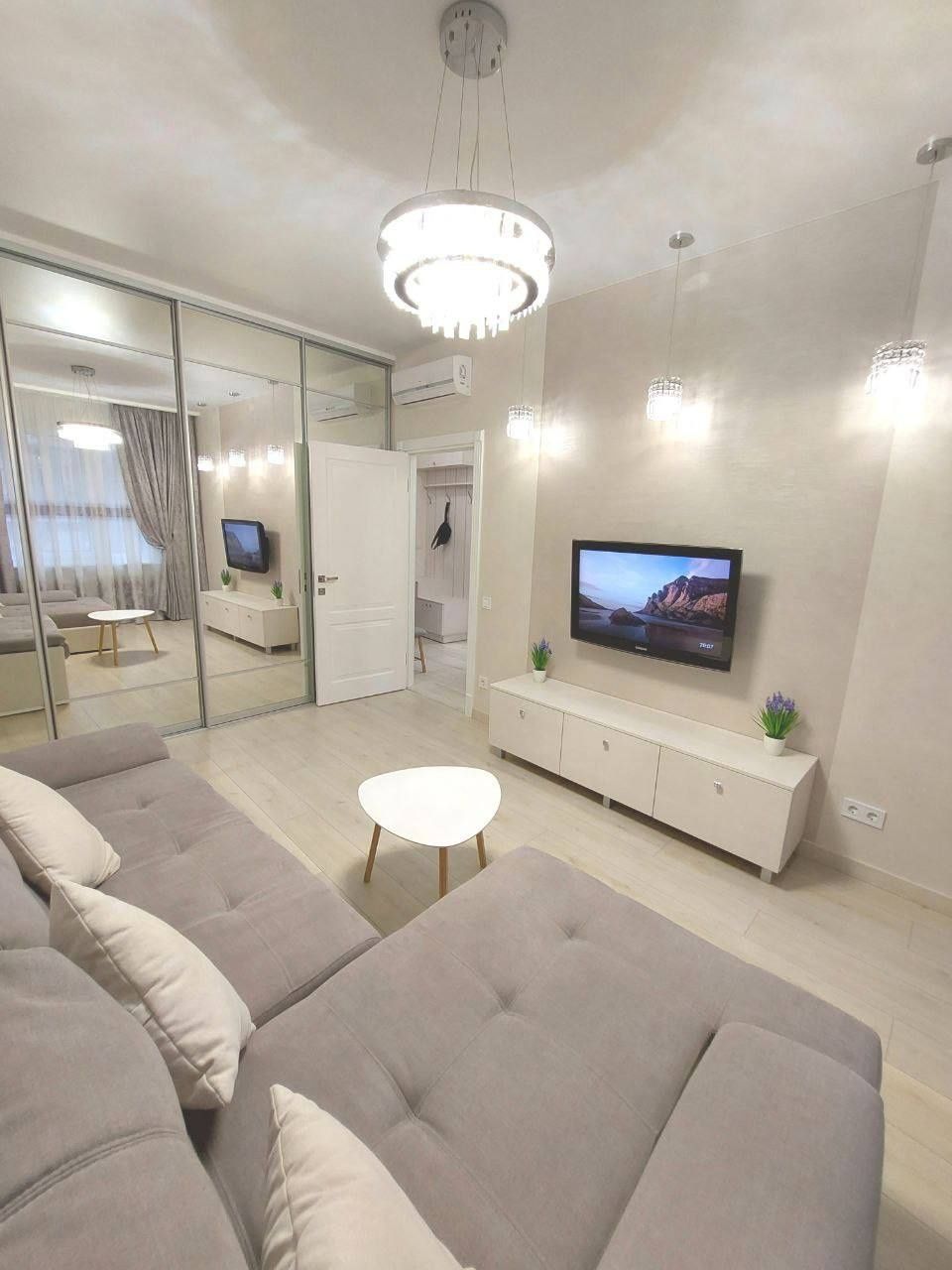 Modern 2-Bedroom Apartment Near Arkadia Beach