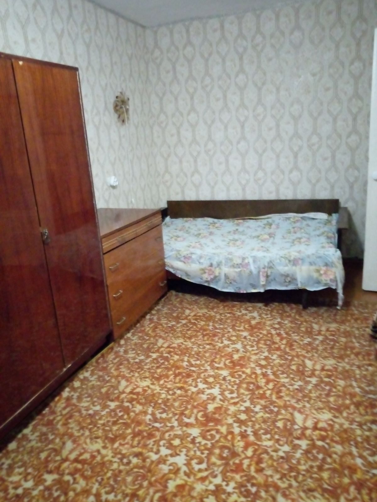 Compact 1-Room Apartment on 5th Floor with Furniture and Appliances