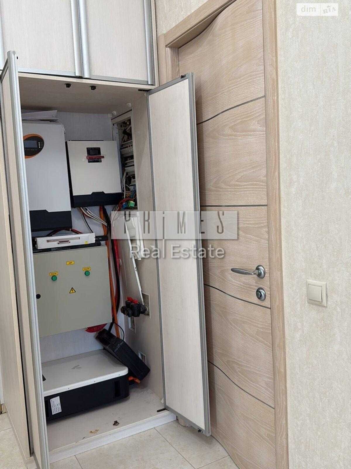 Spacious 3-bedroom apartment near Natalka Park