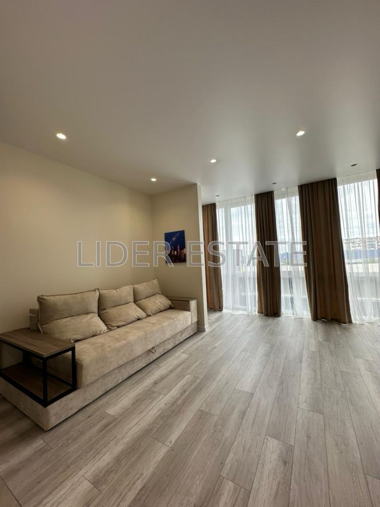 2-Room Apartment in City Line Complex with Designer Interior
