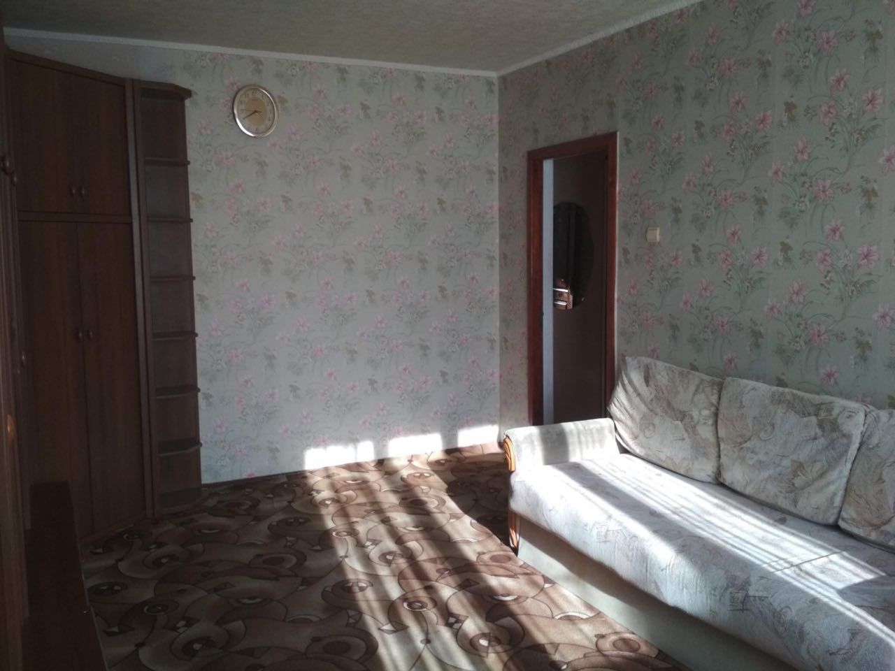 One-bedroom apartment on Chervonoi Kalyny Street, near metro and park zone