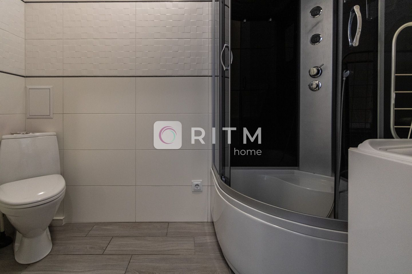 1-Room Apartment in City Center with Modern Renovation