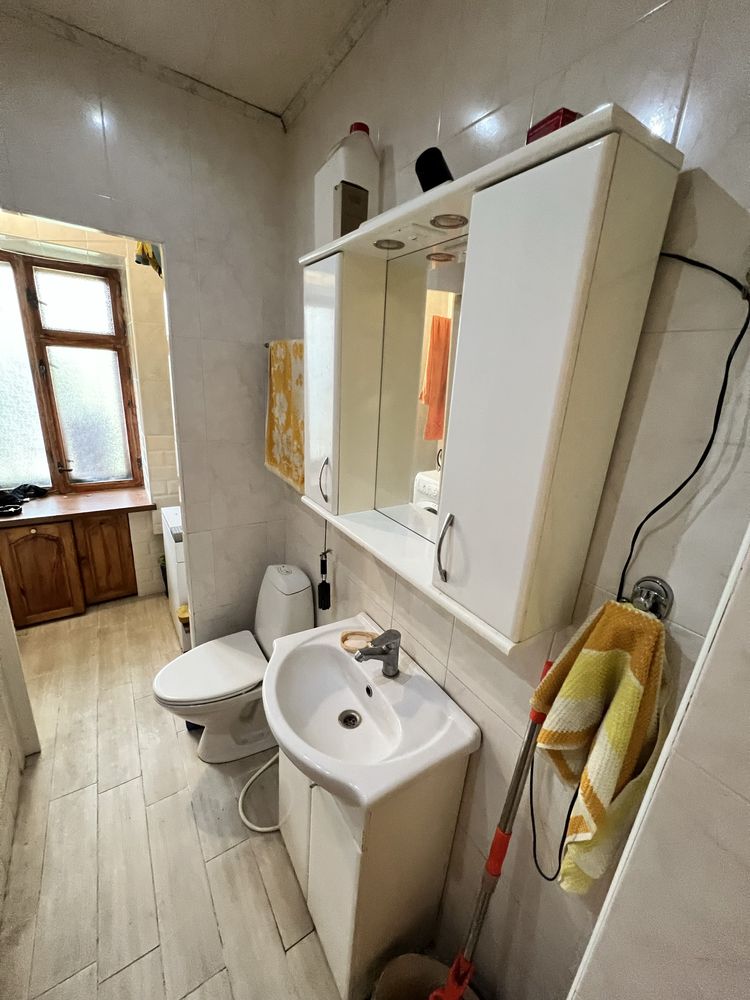 2-Level House with Separate Entrance and Parking