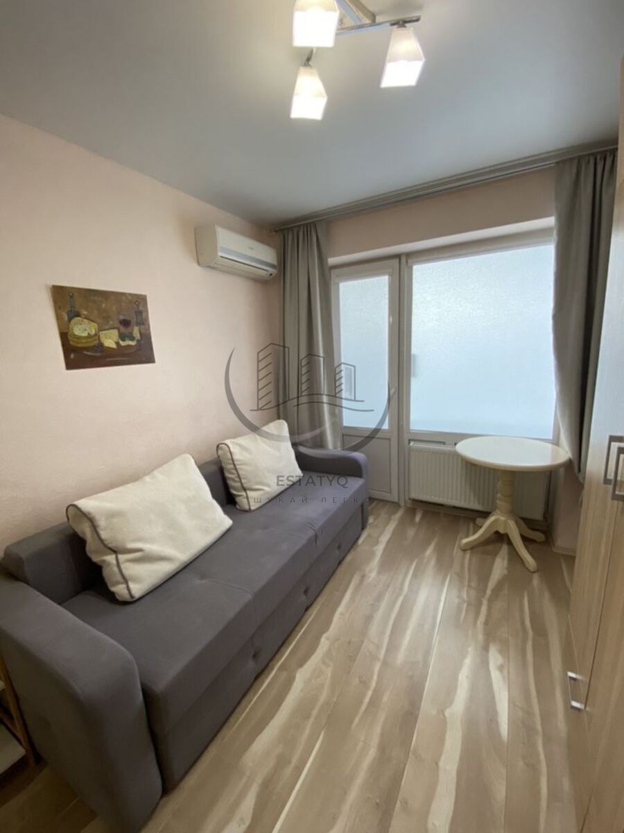 Cozy Studio Apartment near Akademika Pavlova Metro, Warm and Bright