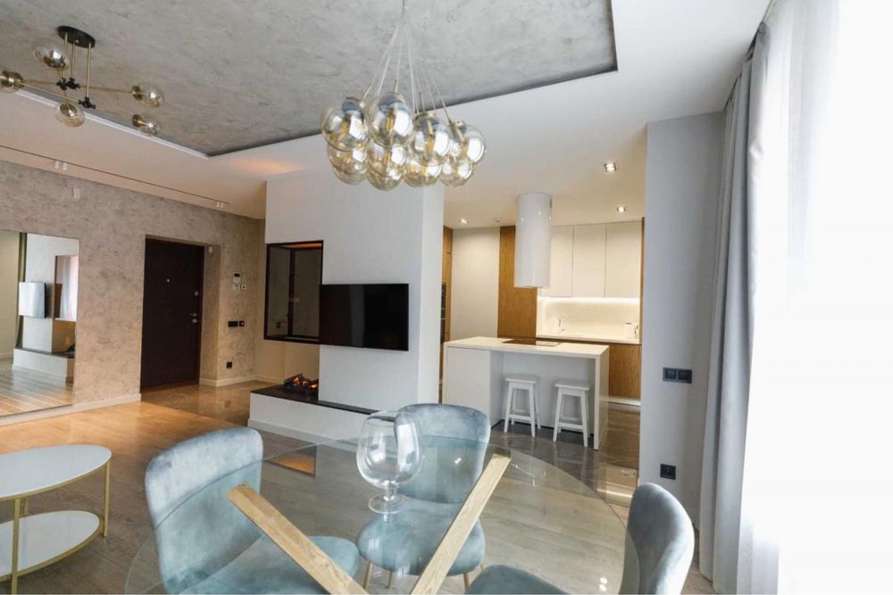 2-Room Business Class Apartment with Designer Renovation
