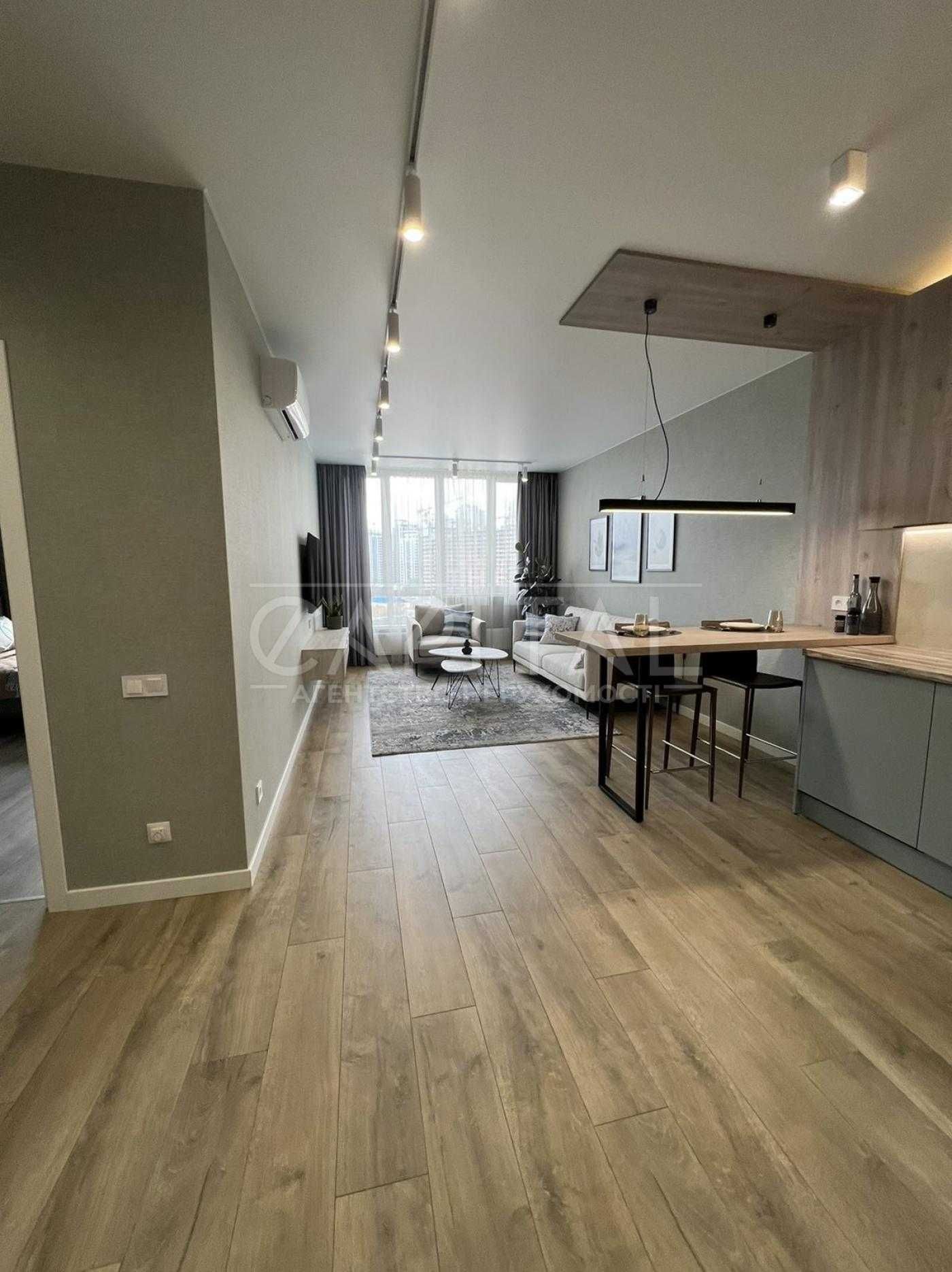 Spacious 68 m² Apartment in Novopecherska Tower Complex with Modern Design